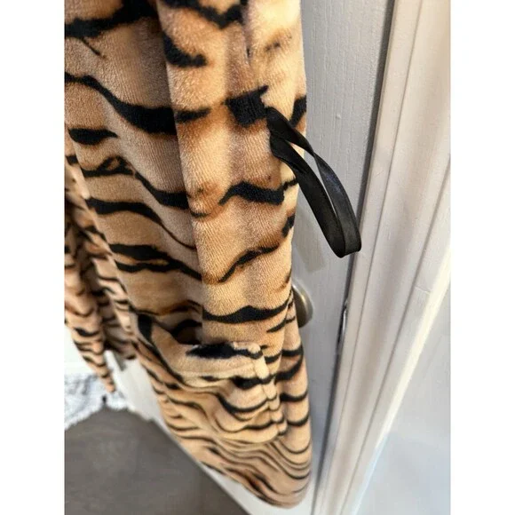 Victorias Secret Tiger Print Robe Sz M/L Women's Plush Brown Black Animal - Picture 5 of 9